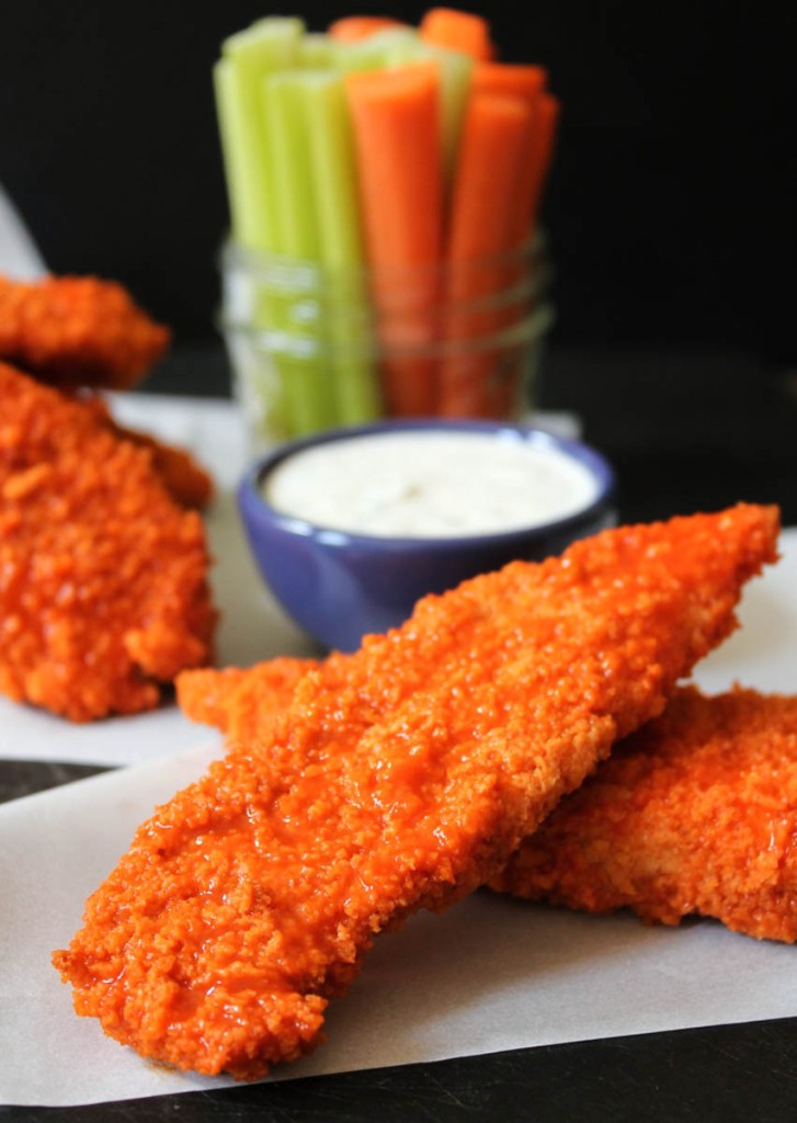 Healthy Baked Buffalo Chicken Tenders with Yogurt Ranch Dressing - a healthy manly dinner recipe for the game