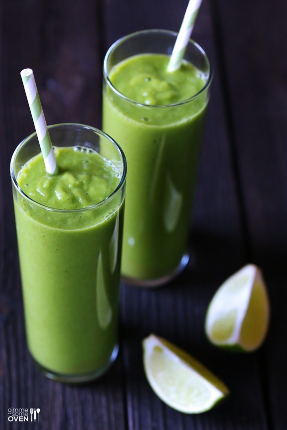Green Detox Smoothie Recipe - plus the ultimate guide to what you should put in your smoothie for weight loss, workout recovery and more