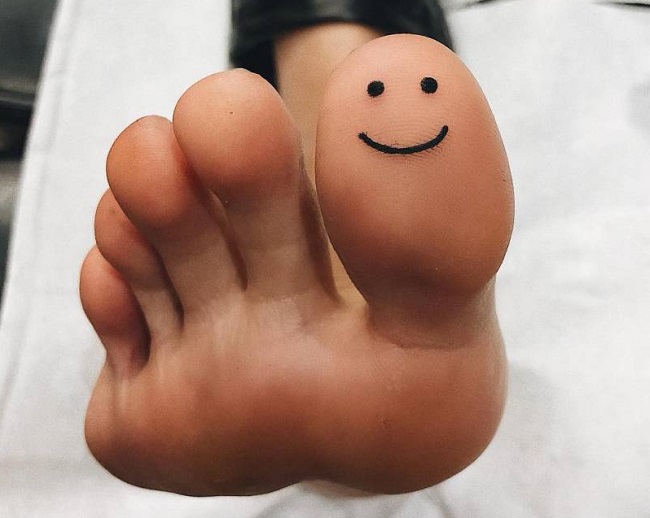 Black big toe 2025
