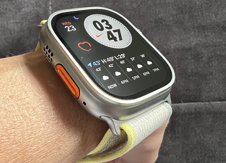 Apple Watch Ultra supports standard Apple Watch bands